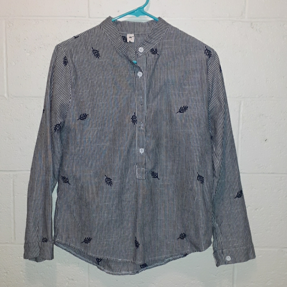 Blue striped leaf shirt
